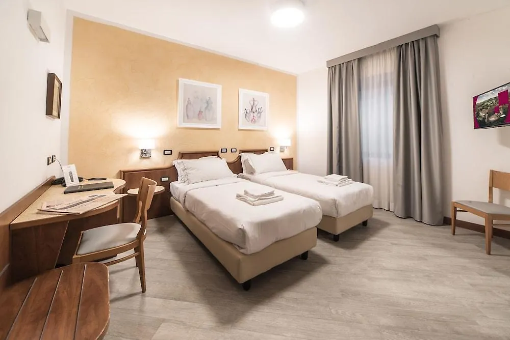 Hotel Guerro Castelvetro di Modena 4*,