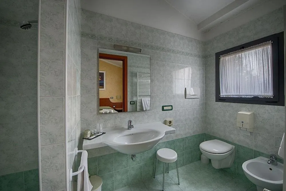 Hotel Guerro Castelvetro di Modena 4*,